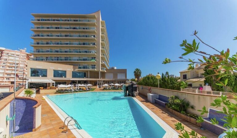 Hotel Las Gaviotas  a Hotel Las Delfines ****