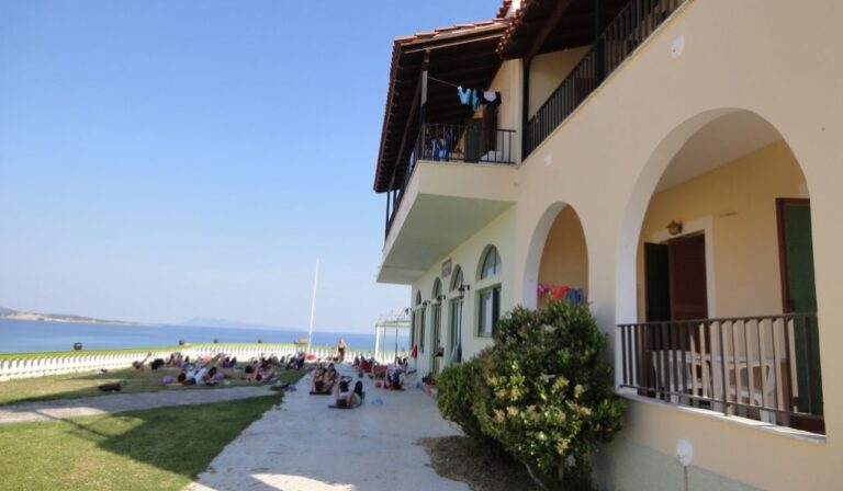 Vila  Evinos**